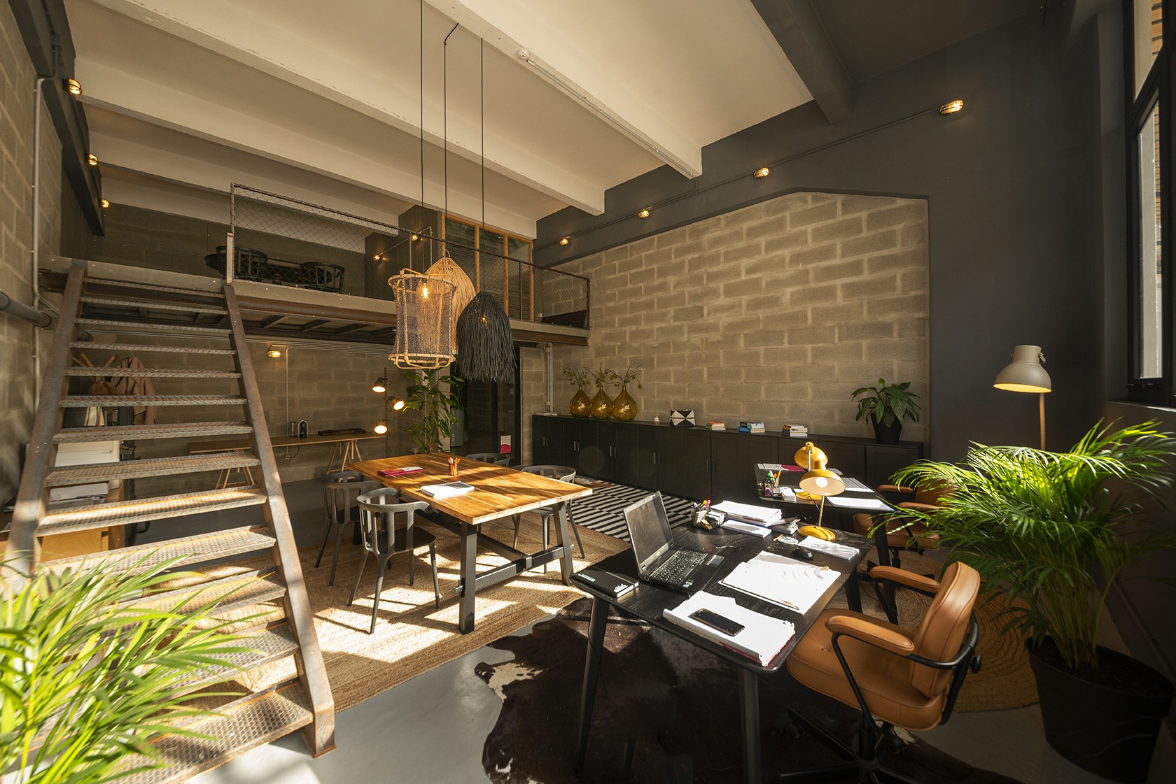 sitio created private office spaces with an industrial style